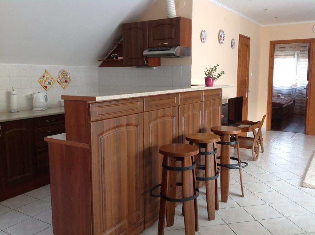 Attila Apartmanhaz Hotel Heviz Bilik gambar