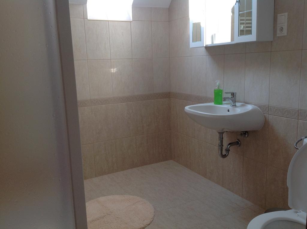 Attila Apartmanhaz Hotel Heviz Bilik gambar