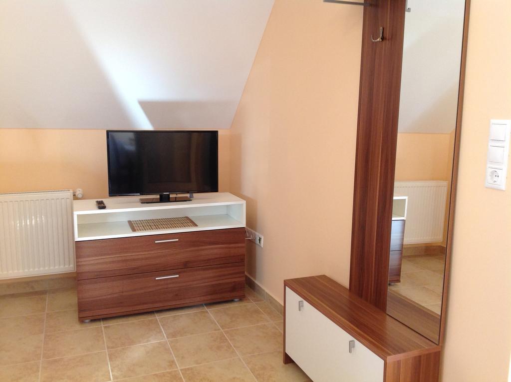 Attila Apartmanhaz Hotel Heviz Bilik gambar