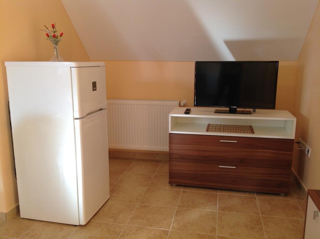 Attila Apartmanhaz Hotel Heviz Bilik gambar