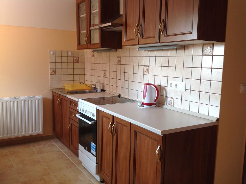Attila Apartmanhaz Hotel Heviz Bilik gambar