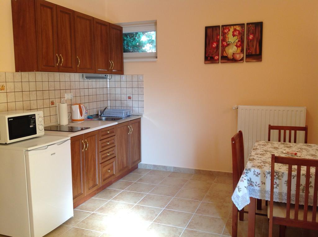 Attila Apartmanhaz Hotel Heviz Bilik gambar
