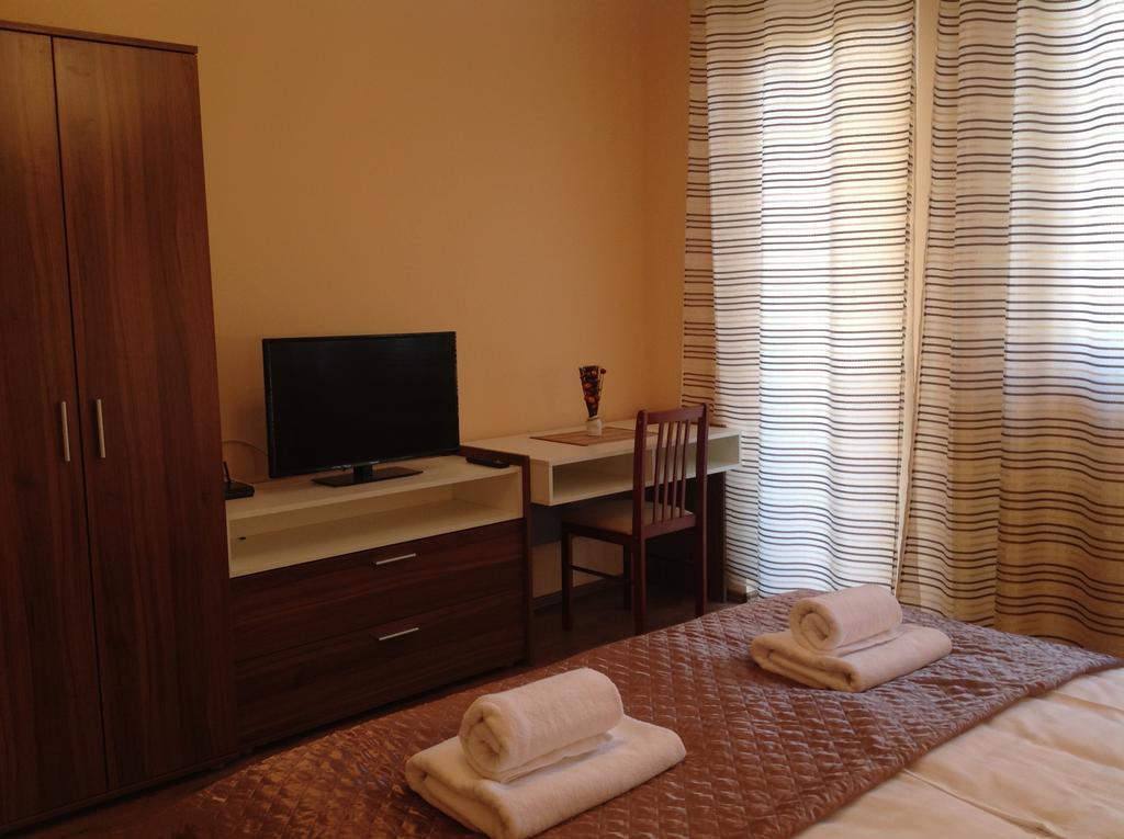 Attila Apartmanhaz Hotel Heviz Bilik gambar