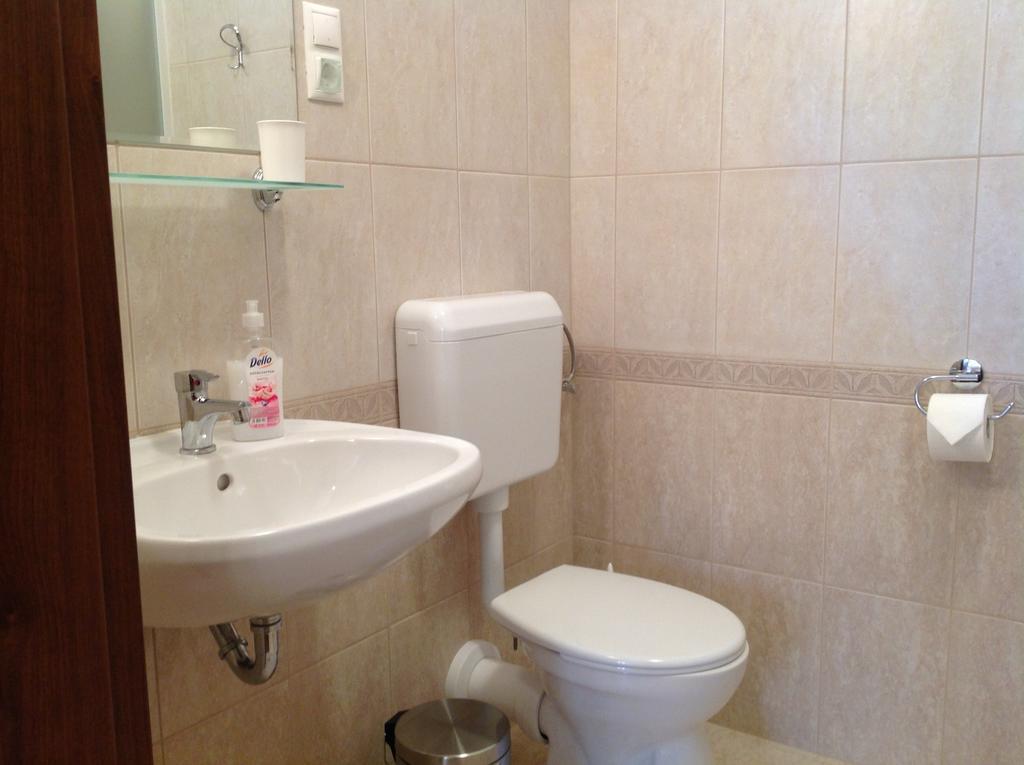 Attila Apartmanhaz Hotel Heviz Bilik gambar